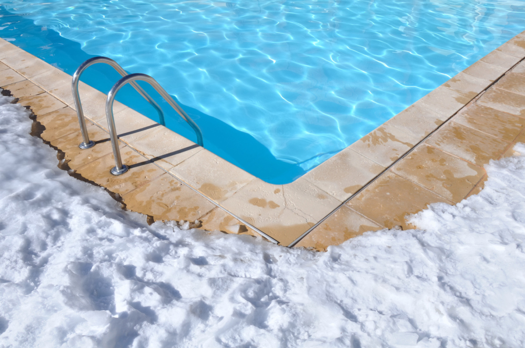 HIVERNAGE ACTIF : PRÉPARER VOTRE PISCINEPOUR L’HIVER SANS L’ARRÊTERCOMPLÈTEMENT